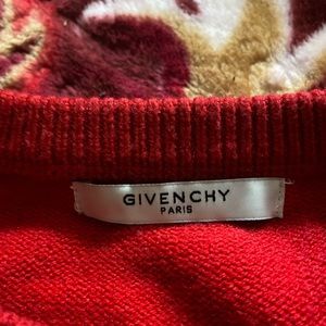 GIVENCHY
Reverse Logo Sweater Red/white